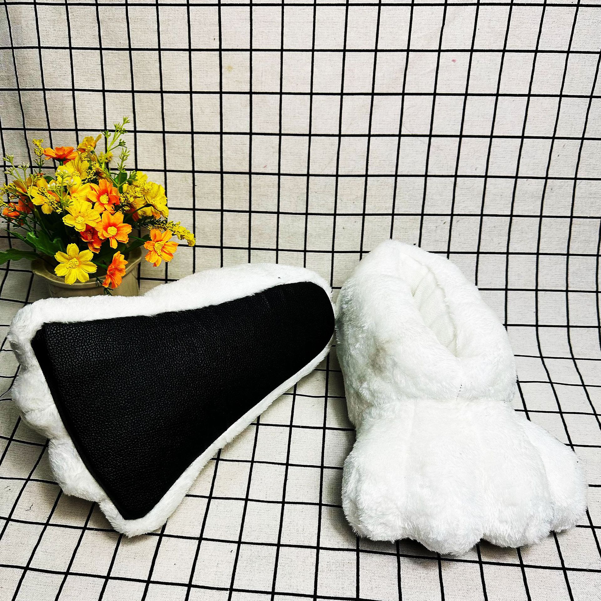 In Stock Rabbit Paw Slippers H - огляд і ціна Sewing House